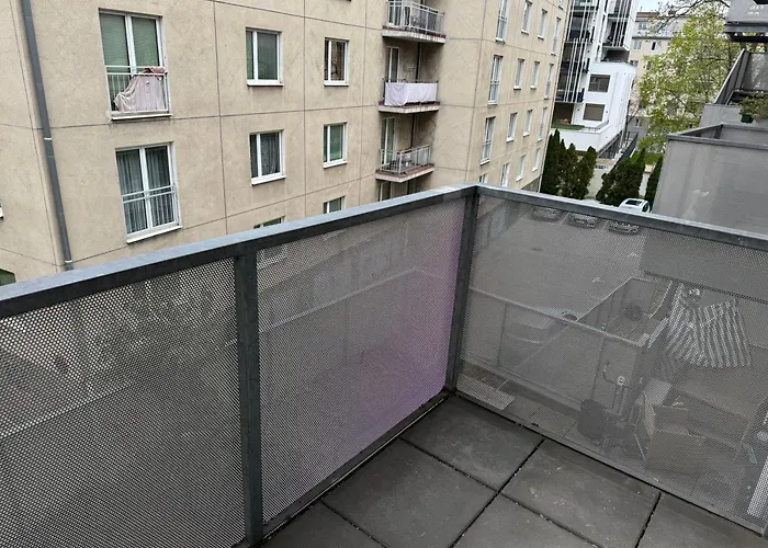 1br, Train Station, Central, Modern *