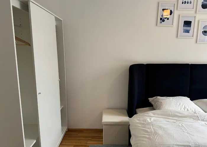 1br, Train Station, Central, Modern *
