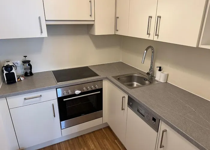 公寓 1br, Train Station, Central, Modern