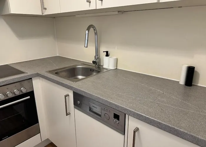 1br, Train Station, Central, Modern